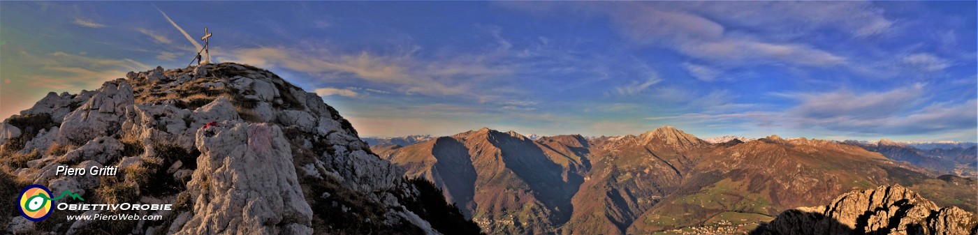 68 Panoramica su Cima Croce, la conca di Oltre il Colle e i suoi monti.jpg